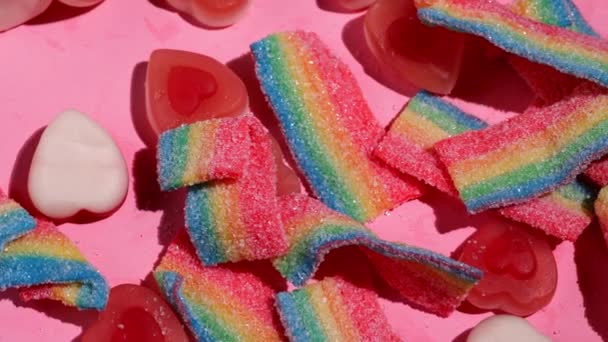 Cukierki Słodycze Kolorowe Kolekcja Różowym Tle Zbliżenie Dolly Zoom Strzał — Wideo stockowe