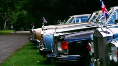 Rolls Royce filosu klasik lüks arabaların Union Jack bayrağı seçici odak noktası Dewsbury West Yorkshire İngiltere 4 Ekim 2022
