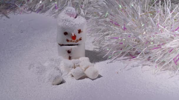 Marshmallow Χιονάνθρωπος Ζάχαρη Χιόνι Χιονοθύελλα Μέσο Πυροβόλησε Αργή Κίνηση Επιλεκτική — Αρχείο Βίντεο