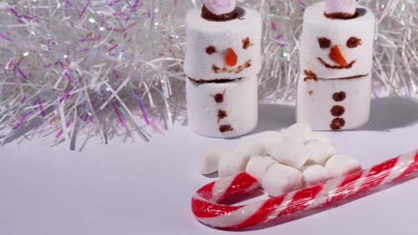 Marshmallow Χιονάνθρωπος Χιονόμπαλες Και Καραμέλα Ζαχαροκάλαμο Μέσο Zoom Shot Επιλεκτική — Αρχείο Βίντεο