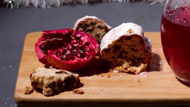 Gâteau Noël Enflé Grenade Fruit Punch Moyen Dolly Zoom Shot — Video