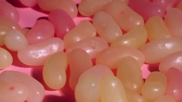 Jelly Beans Verschiedene Mischung Auf Rosa Hintergrund Nahaufnahme Schuss Selektiven — Stockvideo