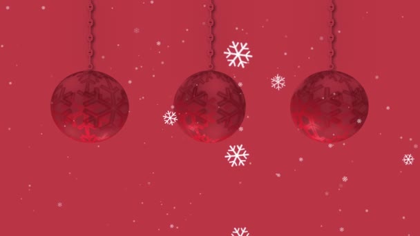 Rote Christbaumschmuck Einer Reihe Auf Rotem Hintergrund Mit Schneeflocken Animation — Stockvideo