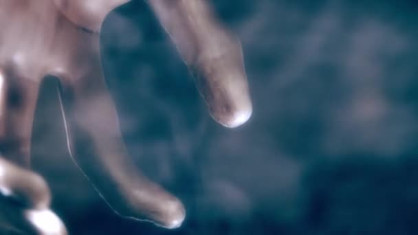 Ανατριχιαστικό Σώμα Χέρι Ομιχλώδη Καπνό Κλείσει Αργή Κίνηση Επιλεκτική Εστίαση — Αρχείο Βίντεο