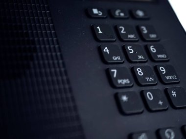 Ofis masası telefon rehberi ve bobin yakın çekim seçici odak