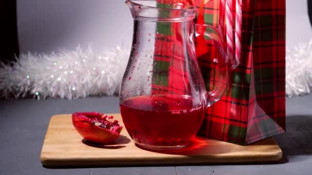 Pomegranate Christmas Fruit Punch Jug Pitcher Medium Dolly Shot Selective — Stockvideo