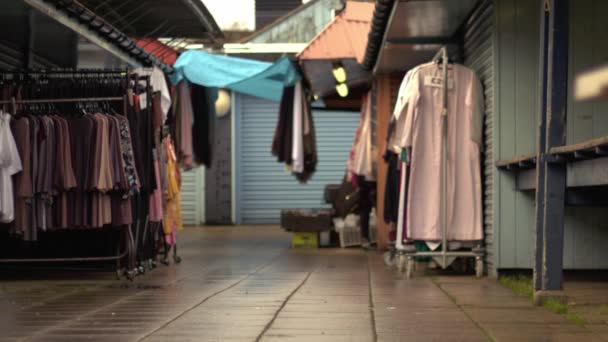 Market Stall Business Woman End Day Wide Shot Selective Focus — Αρχείο Βίντεο