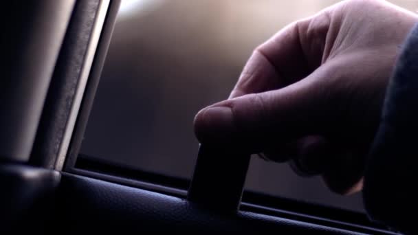 Membuka Kunci Pada Pintu Mobil Tua Menutup Fokus Selektif Gerak — Stok Video