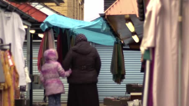 Market Stall Business Dewsbury Shoppers Wide Zoom Shot Selective Focus — Stockvideo