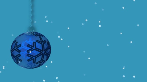 Μπλε Χριστουγεννιάτικη Διακόσμηση Μπιχλιμπίδι Μπλε Φόντο Νιφάδες Χιονιού Πτώση Animation — Αρχείο Βίντεο