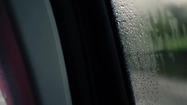 Blick Durch Das Autofenster Einem Regnerischen Tag Nahaufnahme Zeitlupe Zoom — Stockvideo