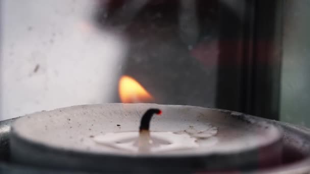 Чайная Свеча Мерцает Макро Фонаря Закрыть Выстрел Замедленной Съемки Селективного — стоковое видео