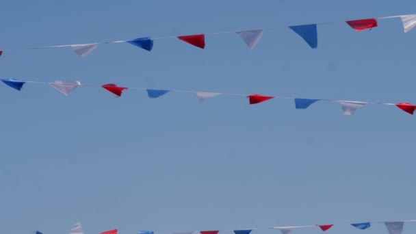 Bandiere Bunting Celebrazione Reale Contro Cielo Blu Zoom Colpo Selettivo — Video Stock