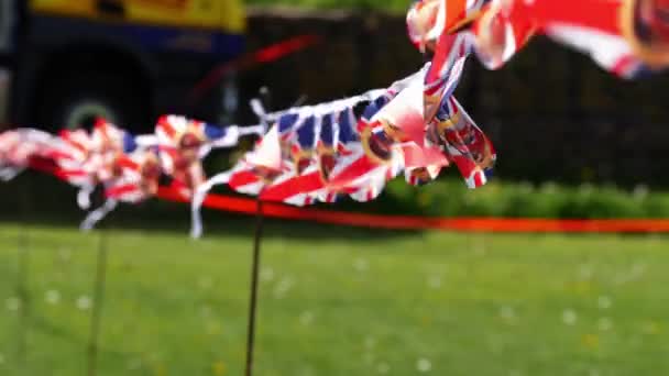 Бантинг Юнион Джекс Британский Флаг Король Чарльз Коронация Средний Выстрел — стоковое видео