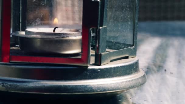 Tealight Запалювачі Полум Ліхтарі Крупним Планом Панорамний Знімок Вибірковий Фокус — стокове відео