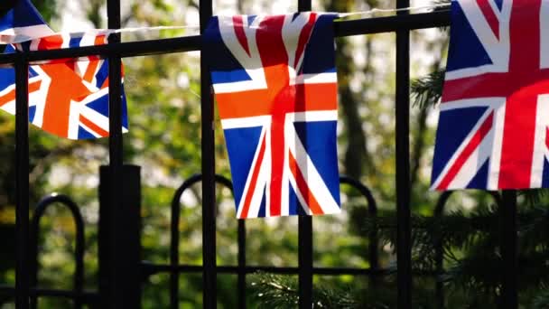 英国皇家庆祝街道派对旗帜的飘扬中镜头选择性聚焦 — 图库视频影像