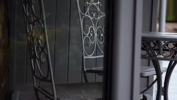 Otel Odasının Verandasındaki Süslü Kahve Masası Seçici Odaklanma Görüntüsü — Stok video