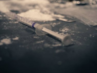 Şırıngalı eroin tozu ilaçları seçici odak noktası