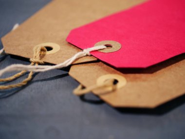 Kahverengi adres etiketi etiketi arka planı Makro çekim seçici odağı kapat