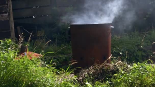 Ogród Dom Śmieci Spalania Spalarni Śmieci Szeroki Strzał Zoom Powolny — Wideo stockowe