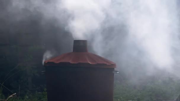 Jardim Casa Queima Lixo Incinerador Bin Médio Foco Seletivo Câmera — Vídeo de Stock