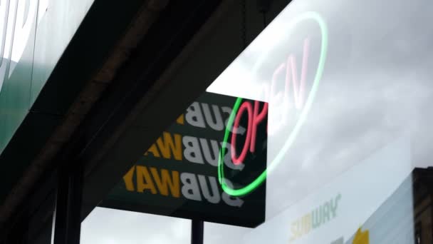 Subway Fast Food Restaurante Window Open Sign Panning Shot Zoom — Vídeos de Stock