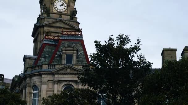 Dewsbury Town Hall Building Yorkshire Wide Tilting Shot Selective Focus — Stock Video