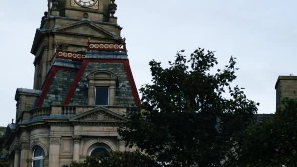 Dewsbury Town Hall Byggnad Yorkshire Bred Lutande Zoom Skott Selektivt — Stockvideo