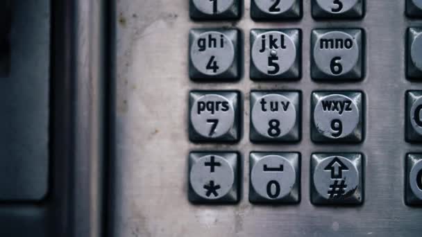 Telefonní Budka Telefonní Číslice Británii Zavřít Naklápění Výstřel Selektivní Zaměření — Stock video