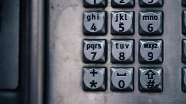 İngiltere 'de ankesörlü telefon kulübesi numaraları yakınlaştırma eğilimi, seçici odaklanma 