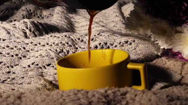 Dokonywanie Świeżej Kawy Cafetiere Średnim Ujęciu Slow Motion Zoom Selektywna — Wideo stockowe