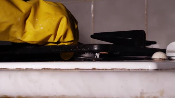 Cleaning Gas Oven Hob Close Slow Motion Zoom Selective Focus — Stock Video