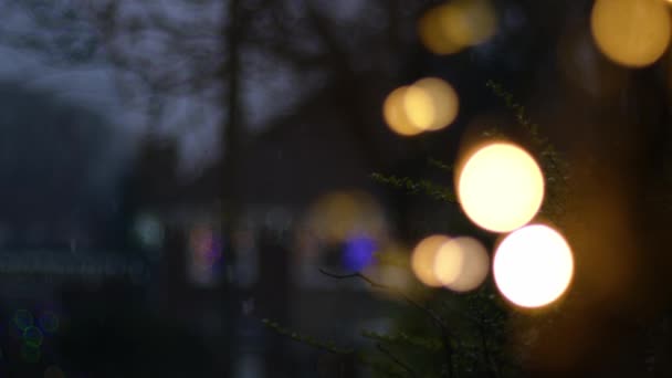 슬로우 선택적인 초점으로 거리에서 크리스마스 — 비디오