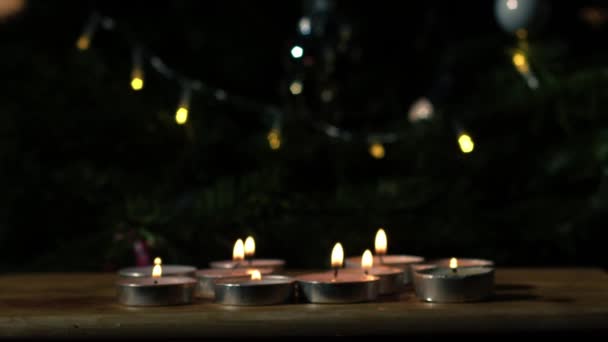 Свічки Tealight Мерехтять Фоном Боке Широкий Масштабний Знімок Вибіркового Фокусу — стокове відео