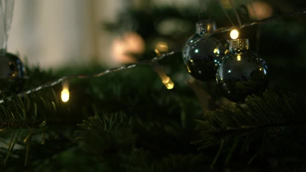 Evde Noel Ağacı Mücevherleri Şeker Kamışı Ile Lık Yakın Çekim — Stok video