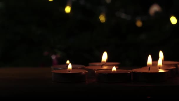Κεριά Tealight Τρεμοπαίζουν Φόντο Bokeh Close Shot Dolly Slider Επιλεκτική — Αρχείο Βίντεο