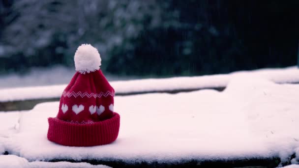 Red Knitted Winter Hat Snow Wide Shot Selective Focus — Stock Video