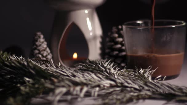 Delizioso Trattamento Bevanda Alla Cioccolata Calda Con Bruciatore Olio Aromaterapia — Video Stock