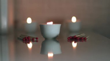 Kibrit yakan mumlar rahatlatıcı atmoshphere ortam 4k seçici odak noktası