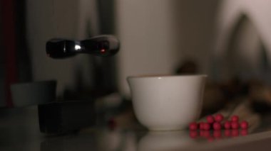 Kibritleri yanan mumlar rahatlatıcı atmosferi yakınlaştır, seçici odak noktasını kapat