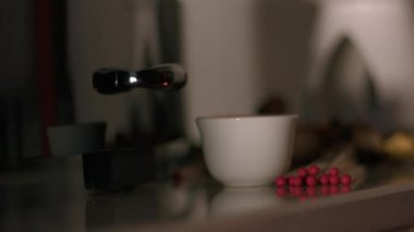 Kibrit yakan mumlar rahatlatıcı atmosfer 4k 'lık seçici odak noktasını kapat