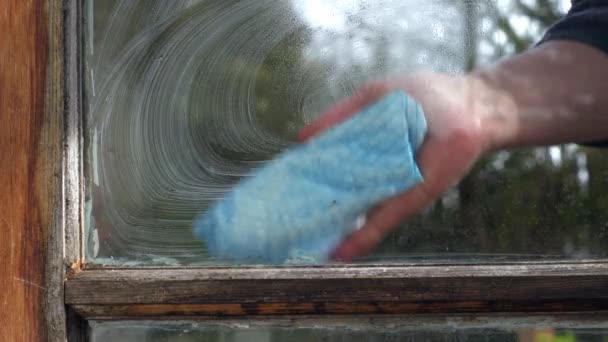 Sabunlu Suyla Yıkama Penceresi Bez Seçici Odak Noktası — Stok video
