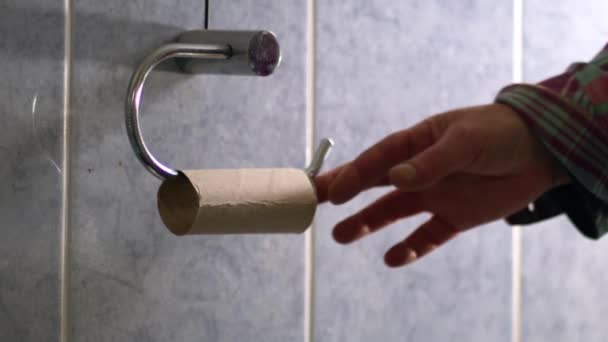 Hand Changing Toilet Roll Bathroom Medium Zoom Shot Slow Motion — Wideo stockowe