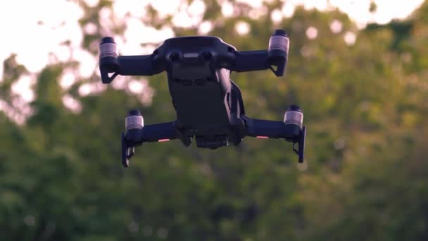Camera Drone Flight Green Tree Background Shot Slow Motion Selective — Stock videók