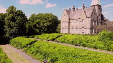 Yorkshire 'daki Bagshaw Müzesi geniş hava aracı zoom seçici odak noktası