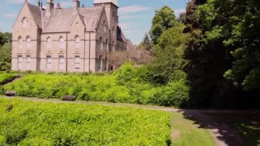 Yorkshire 'daki Bagshaw Müzesi geniş hava aracı zoom seçici odak noktası