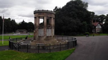 Dünya Savaşı anıtı parktaki hava aracı geniş çaplı 4 kseltif odak Dewsbury West Yorkshire İngiltere 26 Temmuz 2024