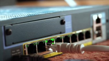 Ethernet ağ bağlantı portundaki port ışığı 4k seçici odağı kapat