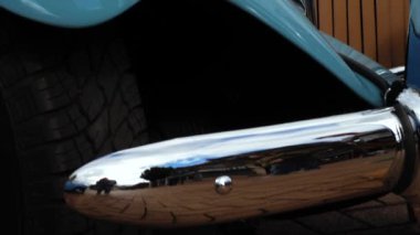 Klasik araba tarafı araba farlarını kapat ızgara medyum kaplama zum görüntüsü seçici odak noktası 