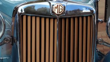 MG spor araba Klasik araba orta boy yakınlaştırma çekim seçici odak Dewsbury West Yorkshire İngiltere 28 Kasım 2024